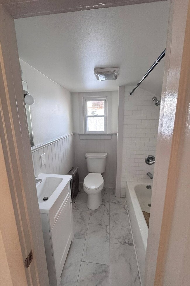 Photo - 107 Caroline St