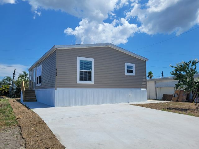 Photo - 4000 24th St N