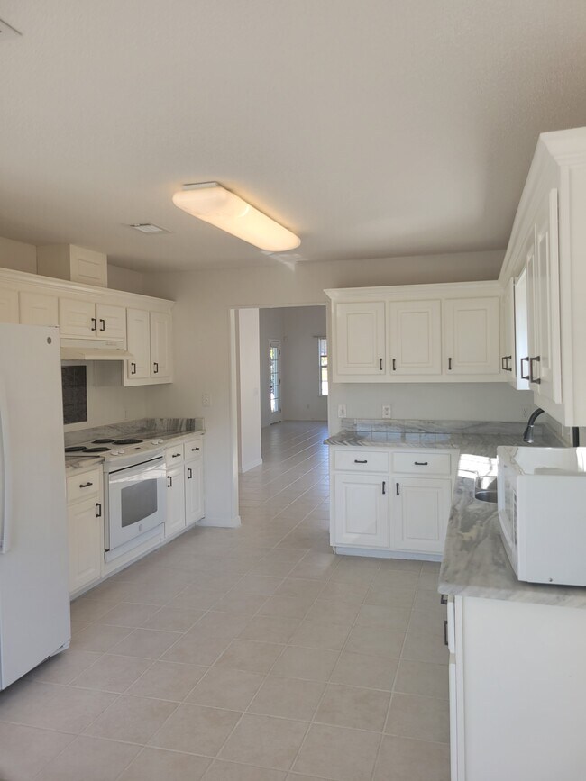 1886 Gulf Bay Ln House House Rental in Pensacola, FL