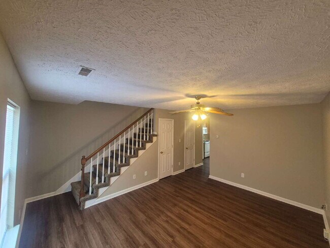 3831 Jockey Dr