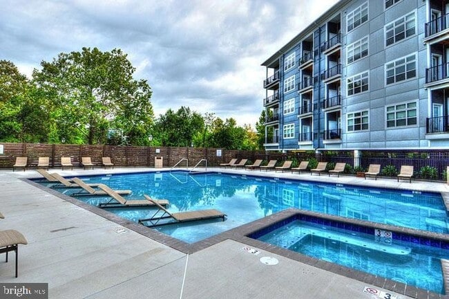 Building Photo - 1 Bridge St Unit 1B-1-1426 Rental