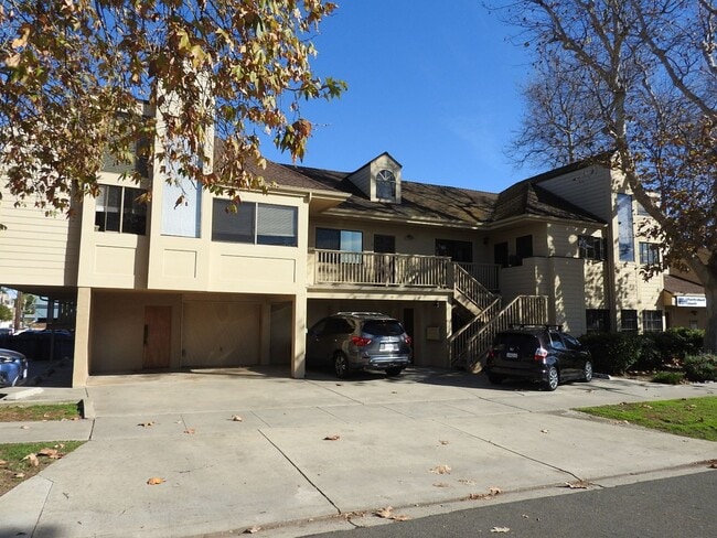 Building Photo - 2108garn Unit C