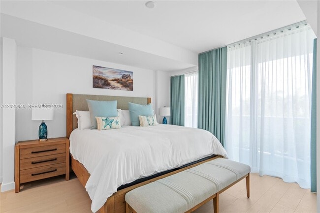 Building Photo - 9221 E Bay Harbor Dr Unit 408