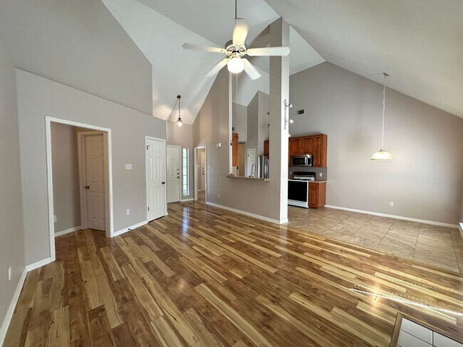 Photo - Charming Garden-Style 3 Bedrooms 2 Bathroom Single Family Home for Rent in South Austin, Cul-de-S...