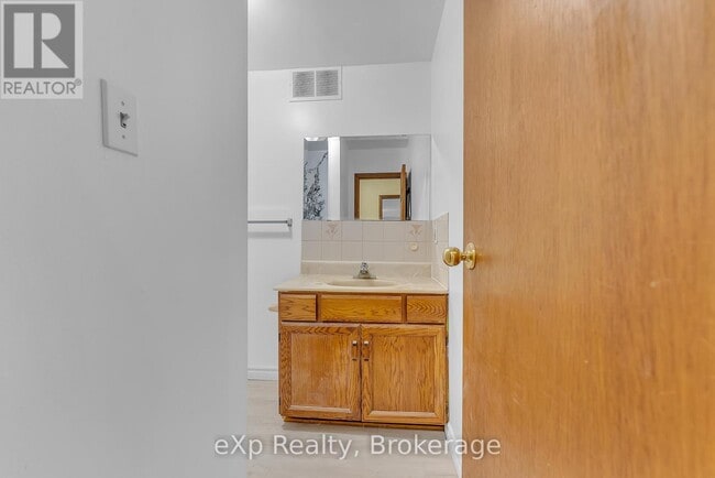Photo - 2 King St Unit Apt 2