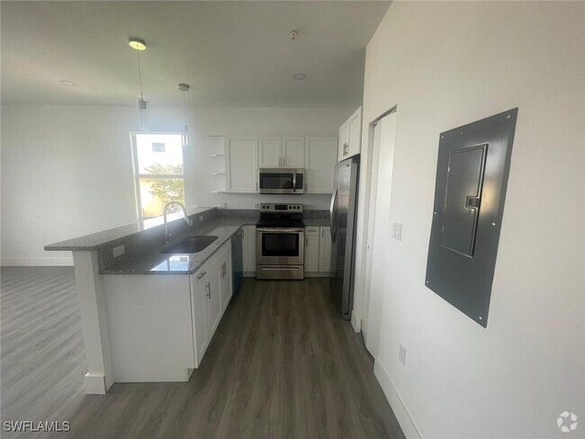 Building Photo - 275 SW 4th St Unit 120 Rental