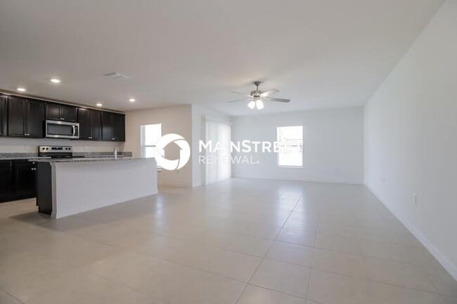 Photo - 5 Bedroom Pet-Friendly Home in Mascotte, FL with Main Street Renewal