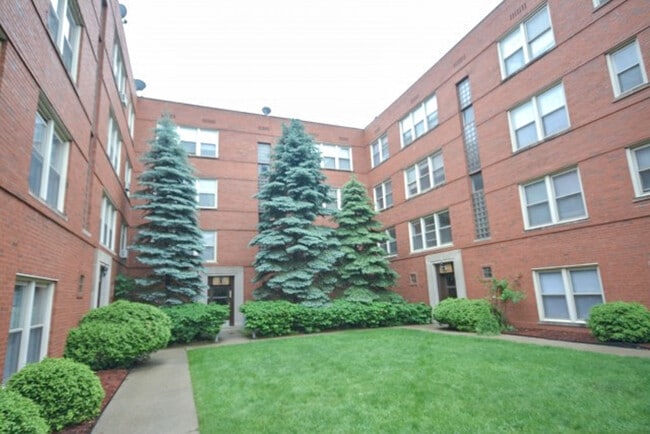 2417 W Farragut-3A - 2417 W Farragut-3A Apartment Unit 3A