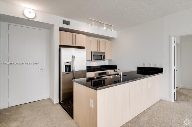 Building Photo - 79 SW 12th St Unit 3103-S Rental