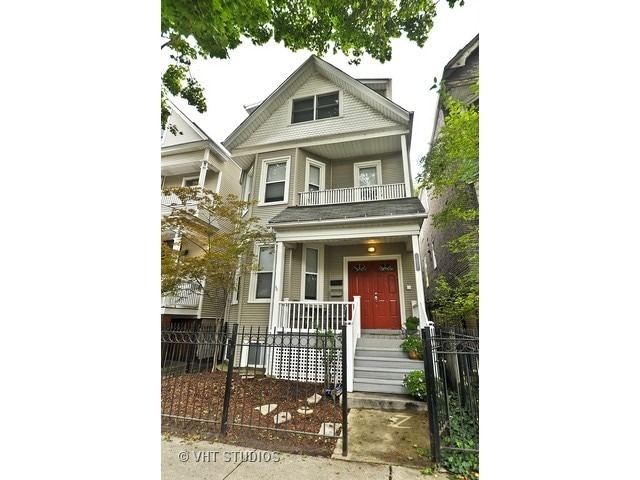 Building Photo - 1527 W Wellington Ave