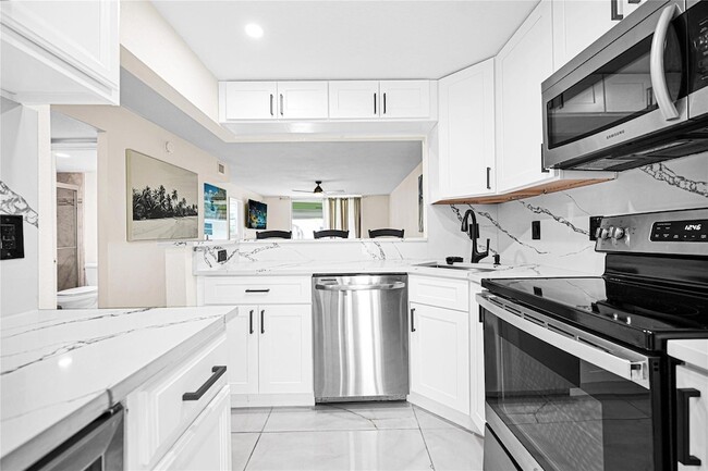 Photo - 400 SE 10th St Condo Unit 105