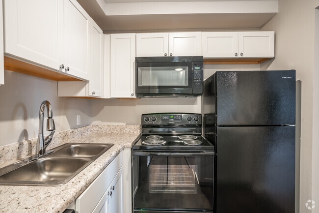 The Primrose - Kitchen - Sterling Heights Apartments by Callio Properties