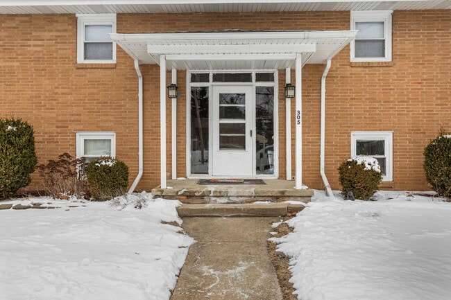 Photo - 305 N Elizabeth St Unit 1