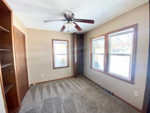 Photo - 3330 52nd St