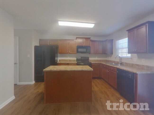 Photo - 3667 Hope Marian St