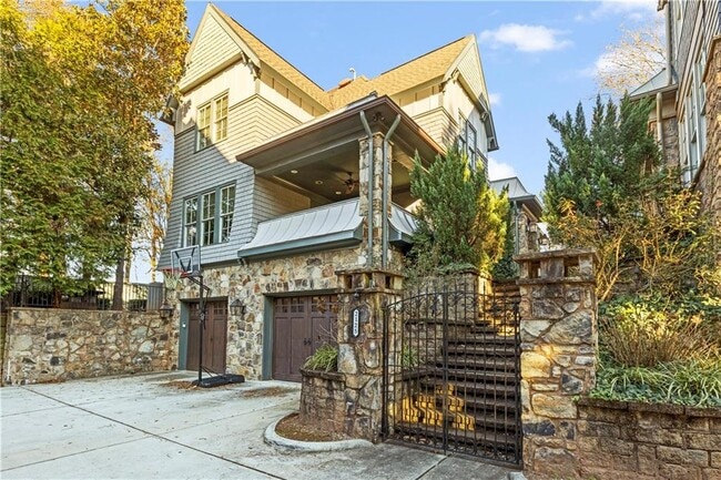 Building Photo - 2125 Cooper Lake Dr SE