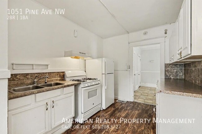 Photo - 1051 Pine Ave NW