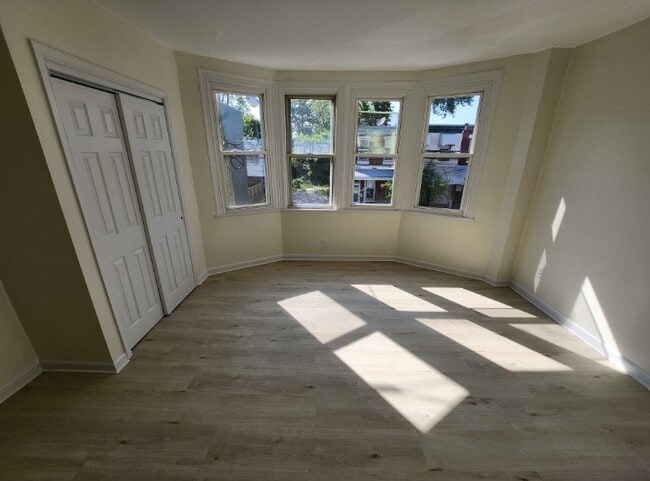 Building Photo - 348 W Queen Ln Unit 2