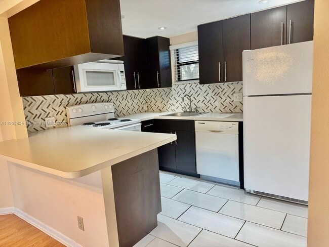 Photo - 8290 Lake Dr Unidad 107