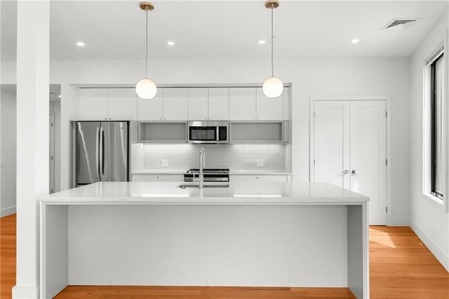 31 Parade St Unit 203