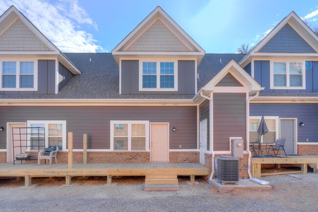 Photo - 91 E Main St