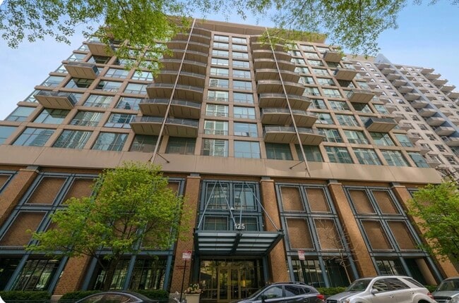 Building Photo - 125 E 13th St