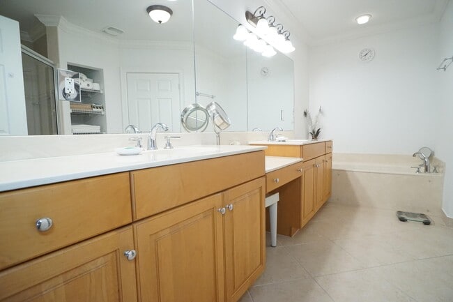 Photo - 800 Juno Ocean Walk Unidad 304