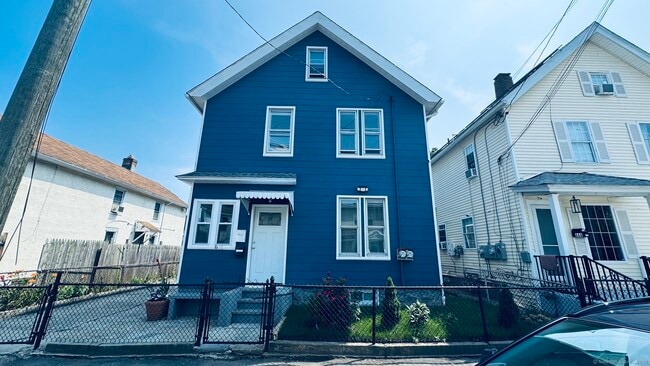 Building Photo - 674 Ogden St Rental