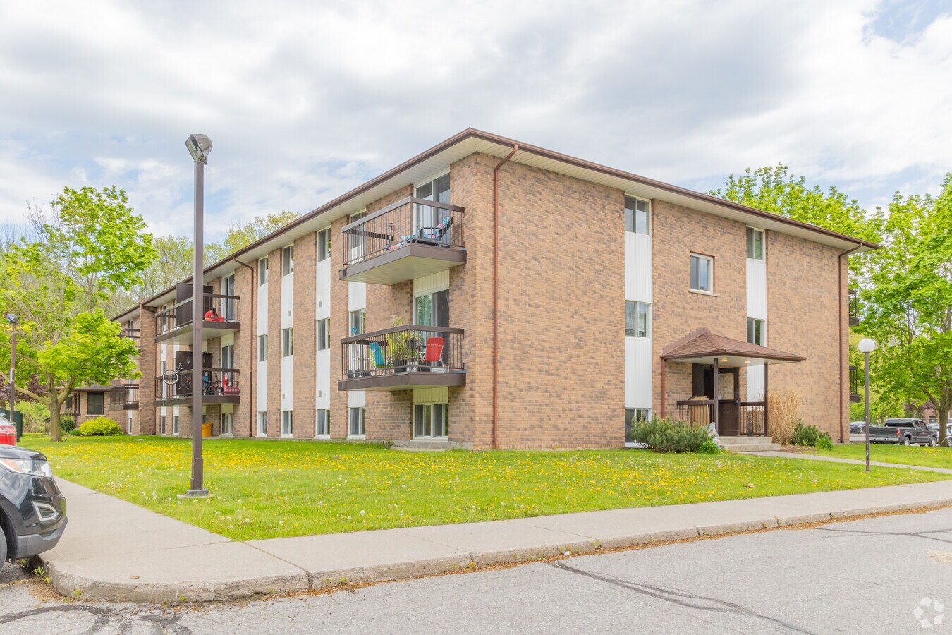 Photo - 409-411 Sidney St