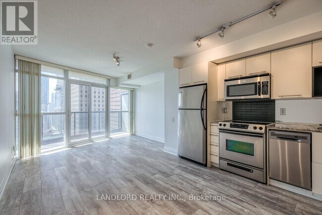 Building Photo - 21 Carlton St. Unit 1408