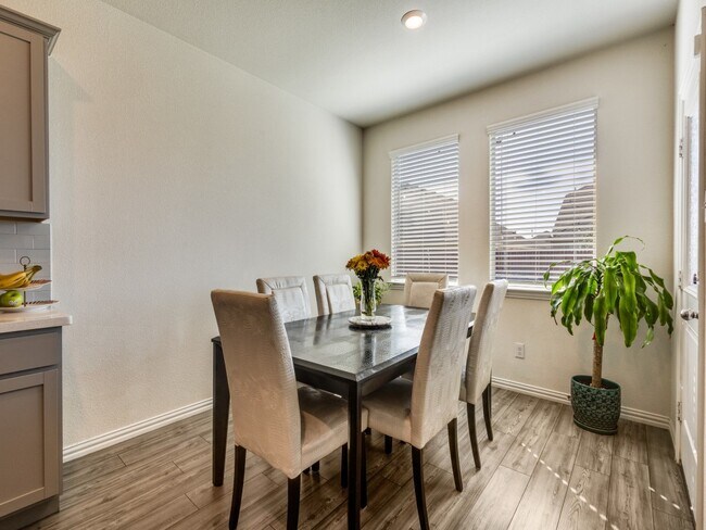 Photo - 302 Pepperbark Ave