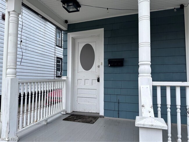 Photo - 1855 W 58th St Unidad 2/UP