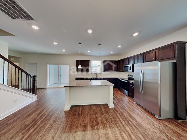 Photo - 307 Stowe Rd