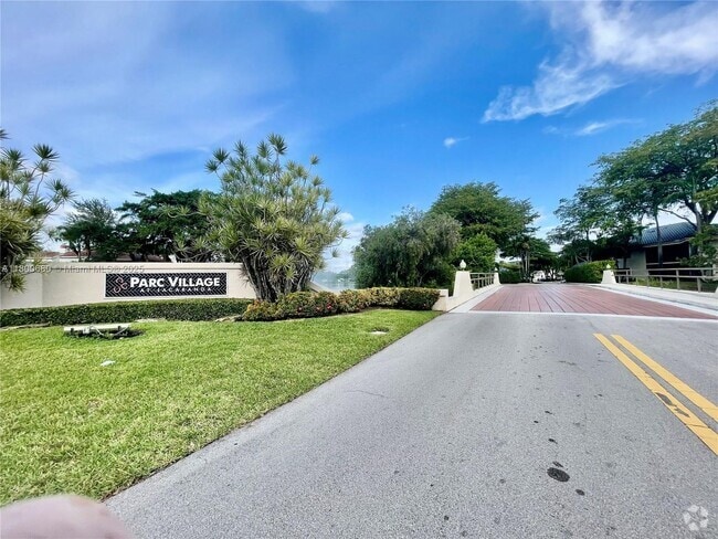 Building Photo - 8130 NW 15th Manor Unit 8130 Rental