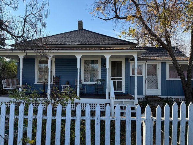 Photo - 104 S 1st St