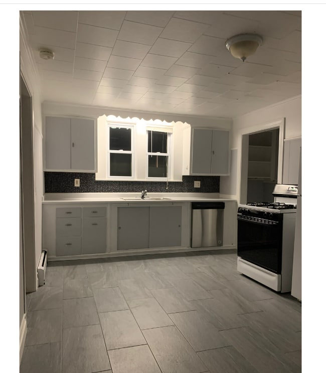 Photo - 547 Broadway Unit 1