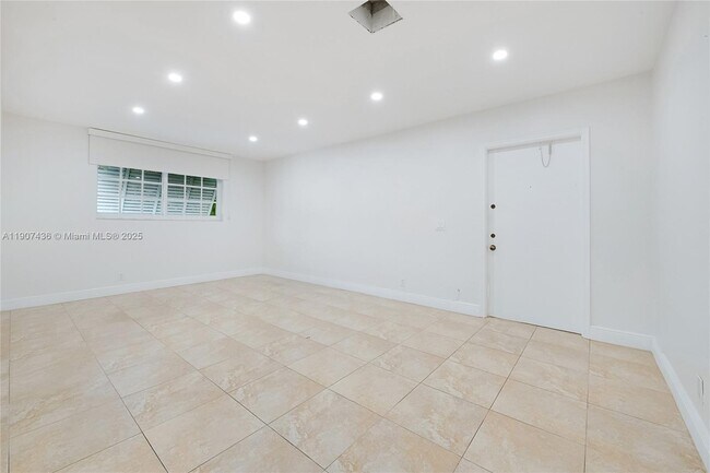 Photo - 7937 Camino Cir Unidad D-11