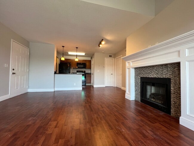 Photo - 364 Northpointe Ct Unit 303