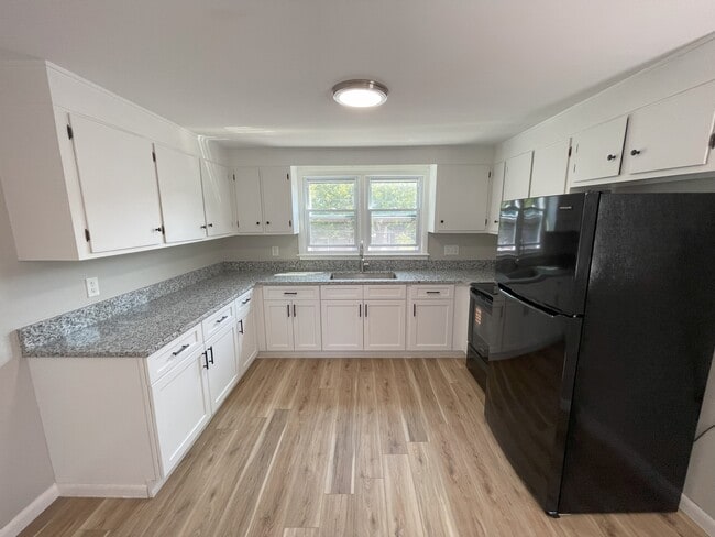 Eat-in Kitchen - 18 Norman St Rental