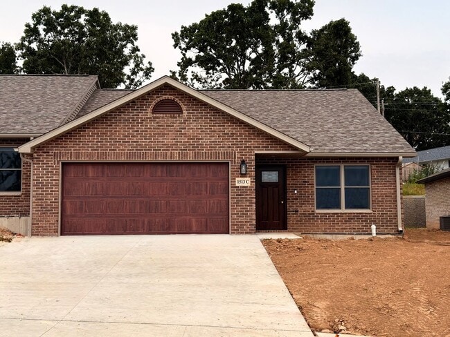 Building Photo - 3032-MF3-E4 Unit C Rental