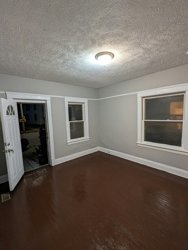 Building Photo - 1176 E 61st St Unit 1