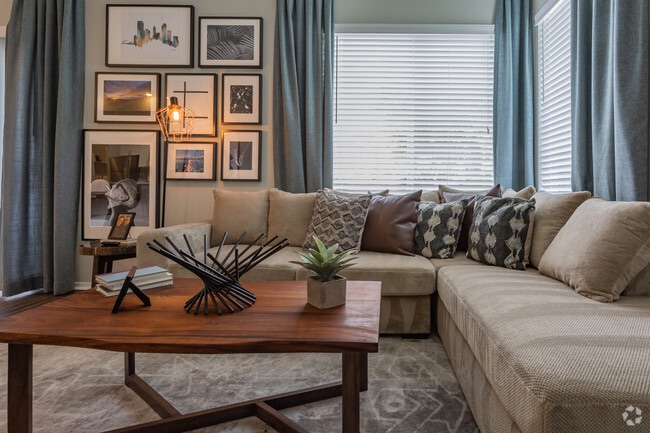 2BR, 2BA - 1110 SF