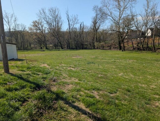 Photo - Spacious 2-Bedroom, 1-Bath Apartment Near Karns – Quiet Living with a Large Yard