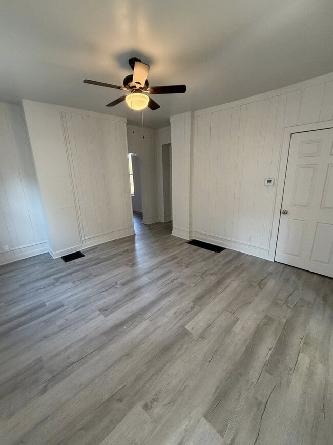 Photo - 1015 Eastman St