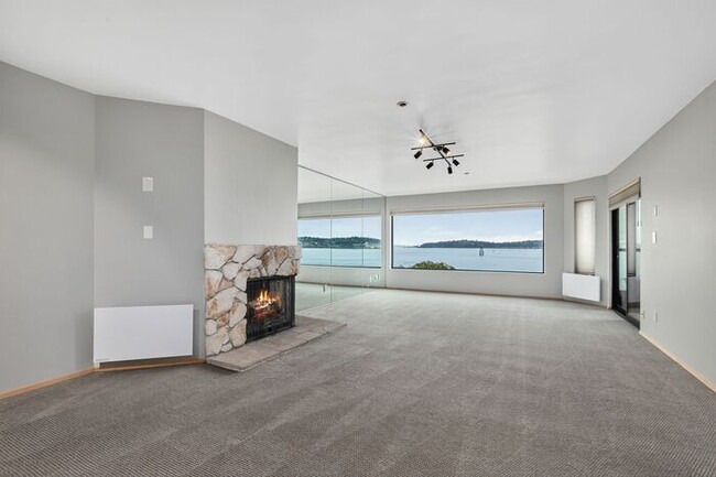 Photo - Enormous Waterfront Alki Condo w/ Stunning Views