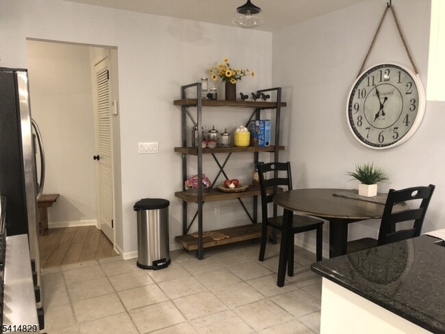 Photo - 173 Riveredge Dr