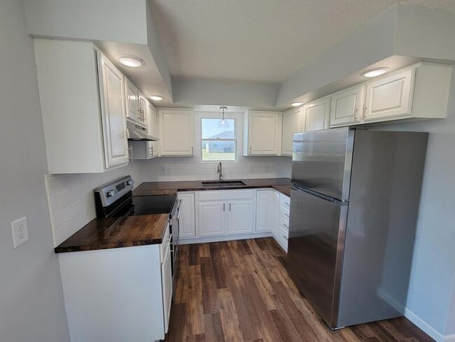 Photo - 2256 Fairfax Dr
