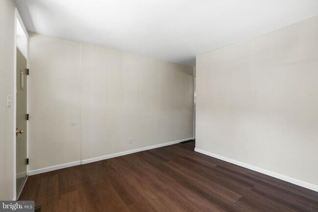 Photo - 613 N Scott St