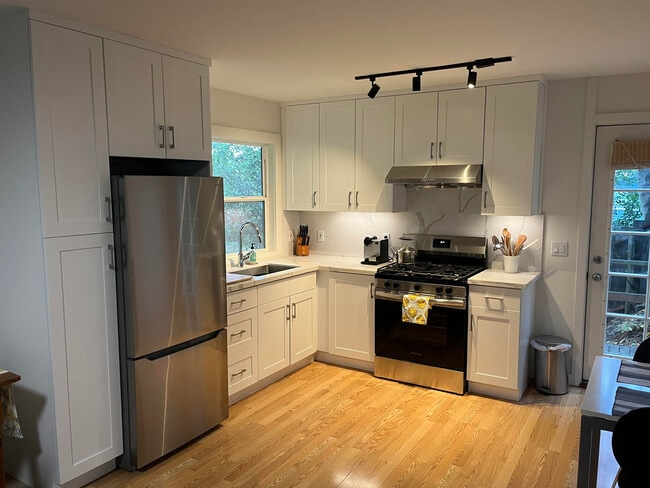 Building Photo - 370 Richardson Way Unit Mill Valley in-law