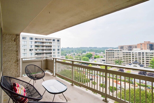 Photo - 2111 Richmond Hwy Unidad FL9-ID1022400P